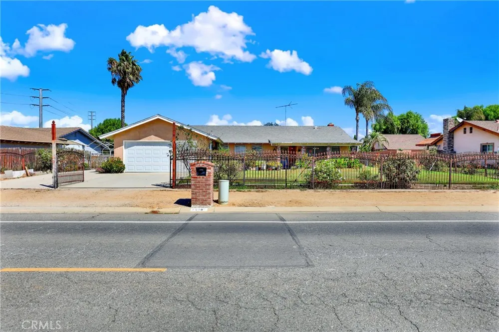 3949 BLUFF Norco, CA 92860