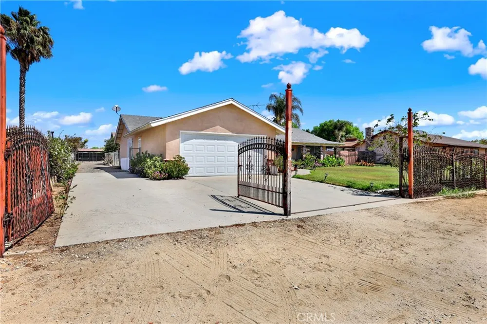 3949 BLUFF Norco, CA 92860