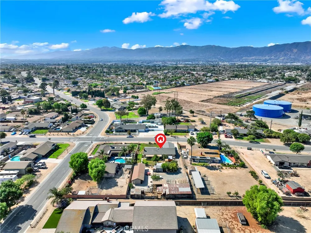3949 BLUFF Norco, CA 92860