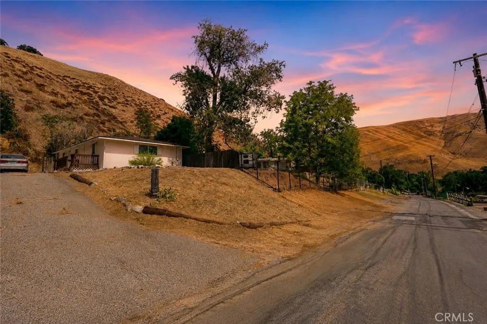 425 North Lebec, CA 93243