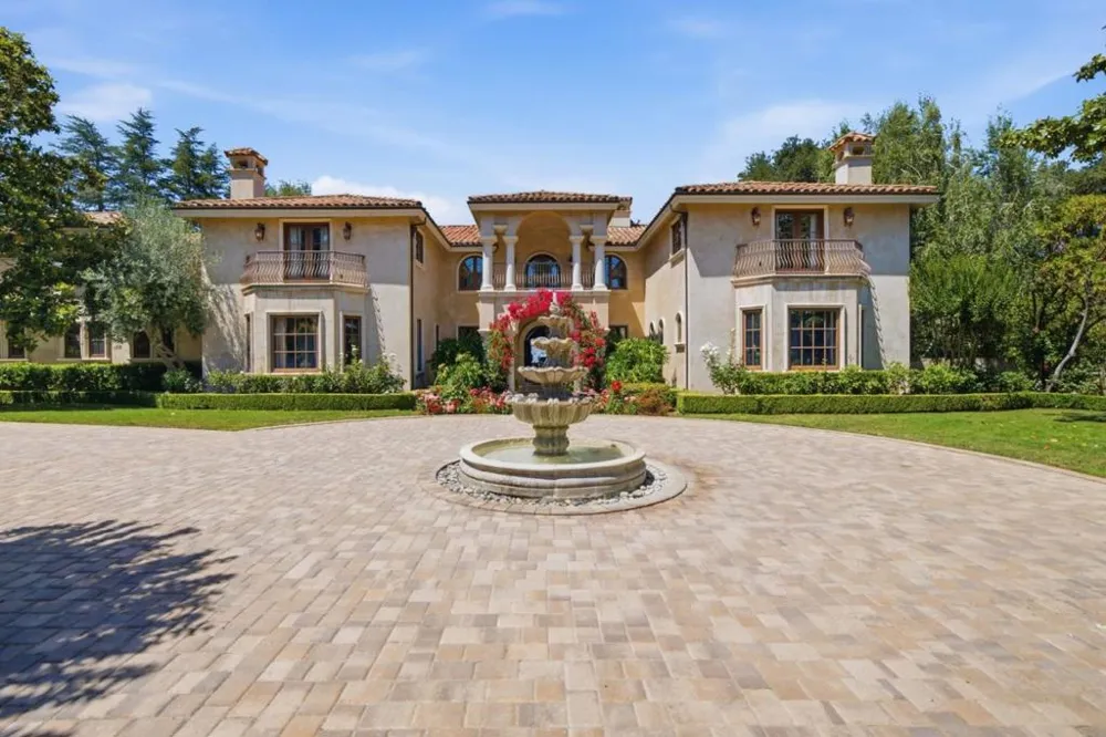 10285 Magdalena Road Los Altos Hills, CA 94024