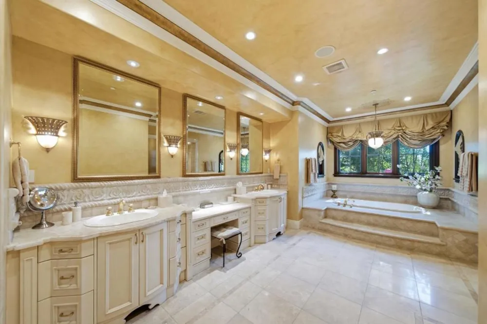 10285 Magdalena Road Los Altos Hills, CA 94024