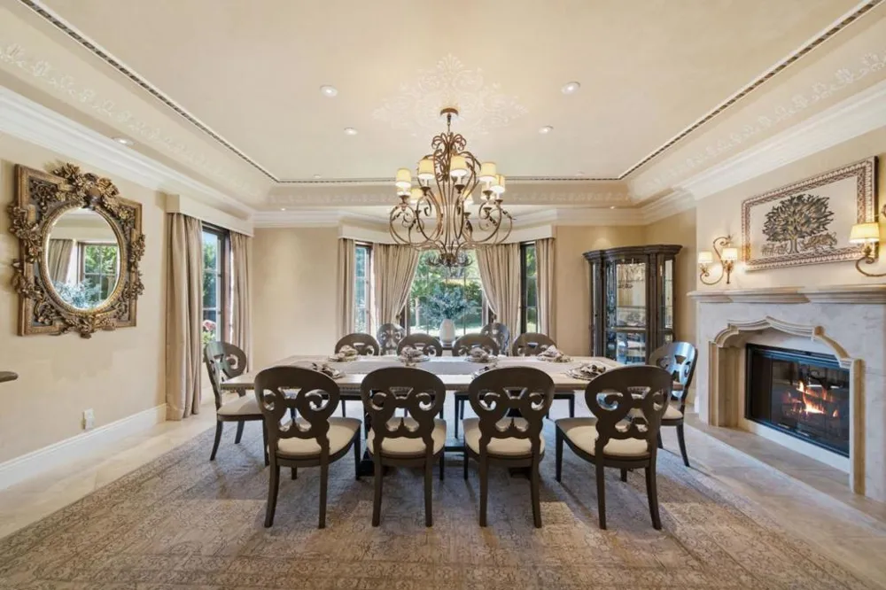 10285 Magdalena Road Los Altos Hills, CA 94024