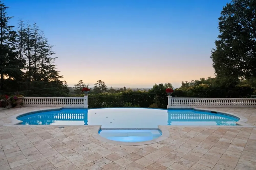 10285 Magdalena Road Los Altos Hills, CA 94024