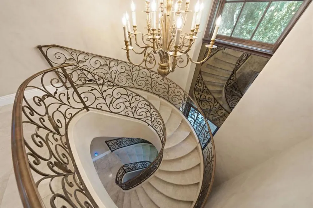 10285 Magdalena Road Los Altos Hills, CA 94024