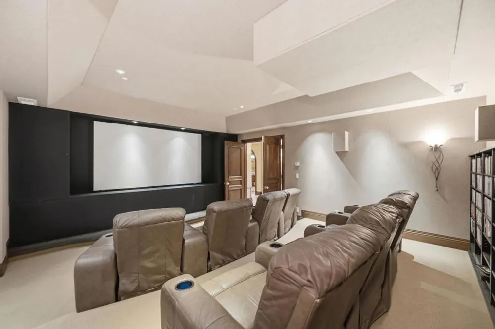 10285 Magdalena Road Los Altos Hills, CA 94024