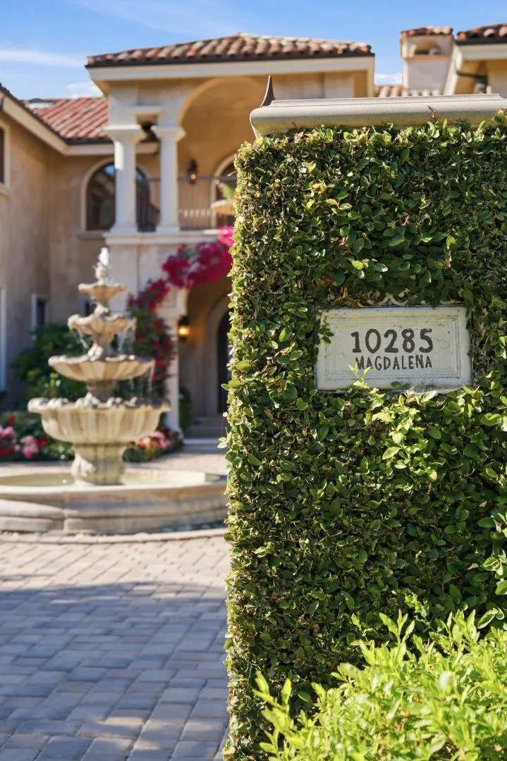 10285 Magdalena Road Los Altos Hills, CA 94024