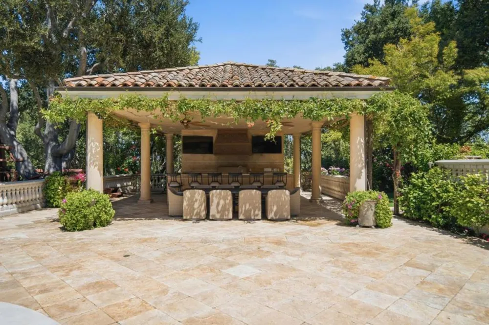 10285 Magdalena Road Los Altos Hills, CA 94024