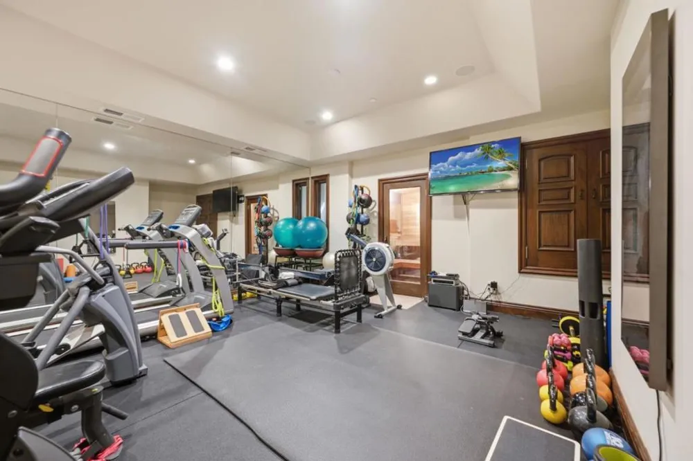 10285 Magdalena Road Los Altos Hills, CA 94024