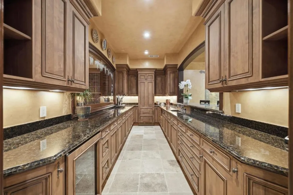 10285 Magdalena Road Los Altos Hills, CA 94024