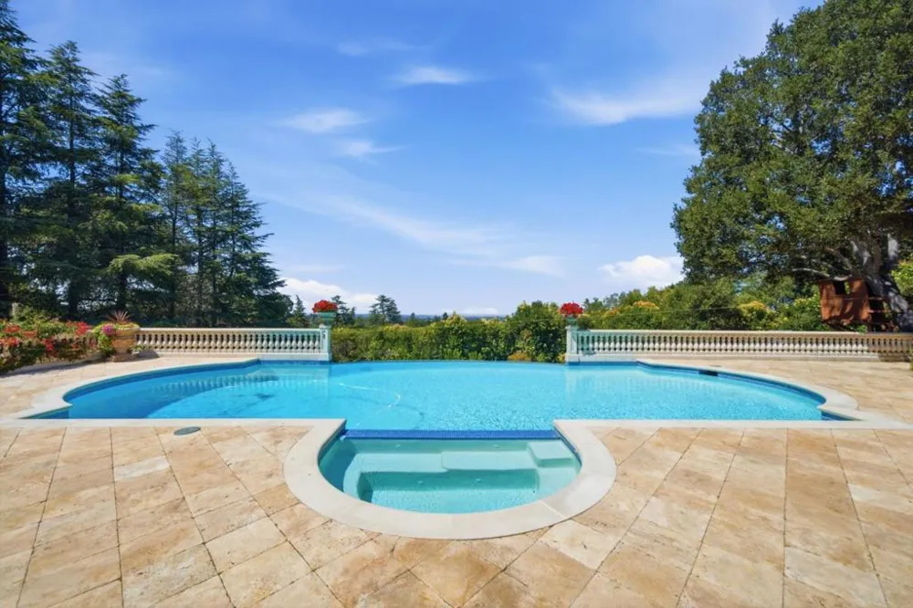 10285 Magdalena Road Los Altos Hills, CA 94024