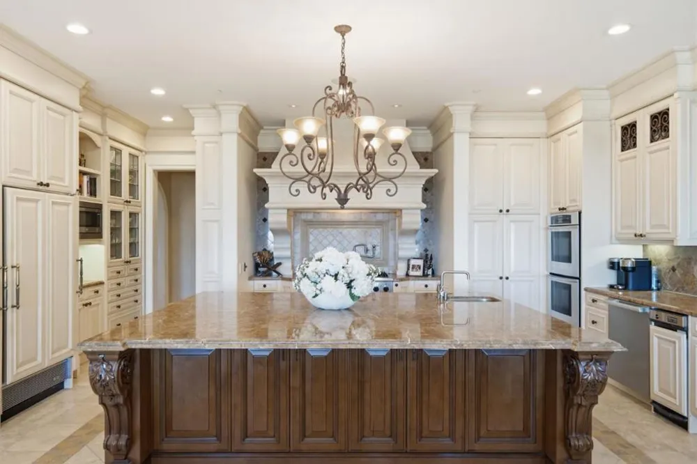 10285 Magdalena Road Los Altos Hills, CA 94024