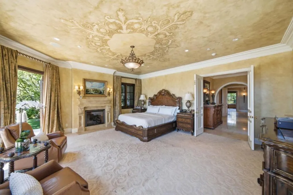 10285 Magdalena Road Los Altos Hills, CA 94024