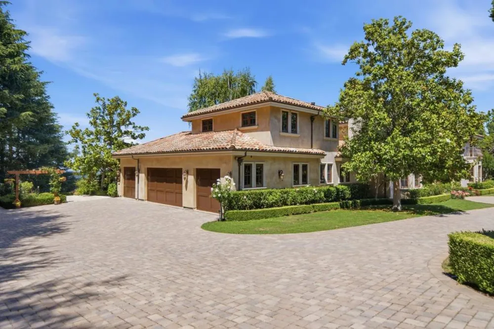 10285 Magdalena Road Los Altos Hills, CA 94024