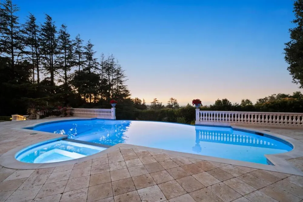 10285 Magdalena Road Los Altos Hills, CA 94024