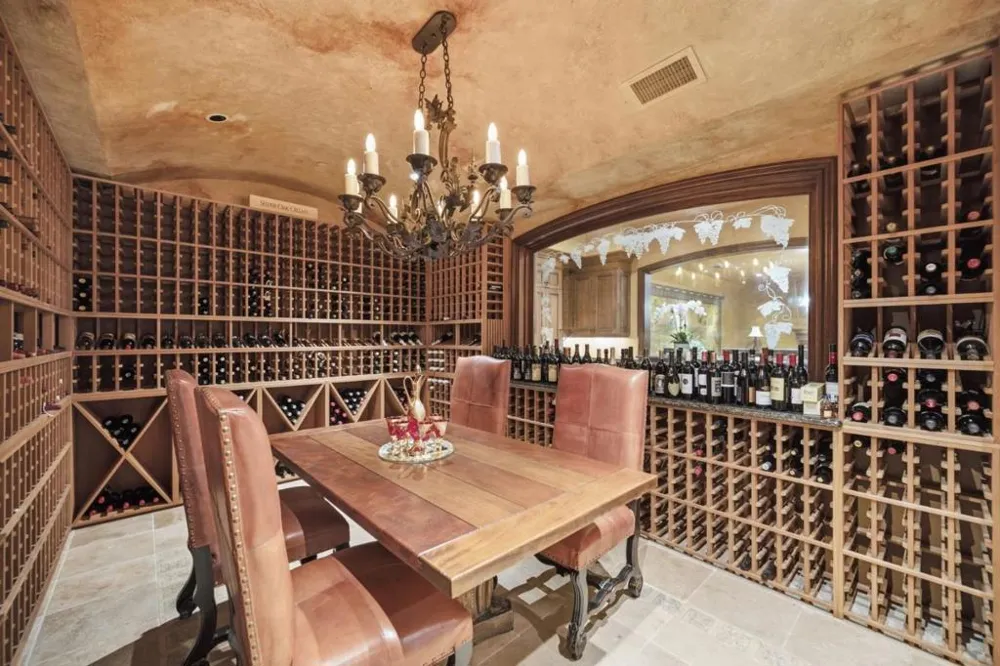 10285 Magdalena Road Los Altos Hills, CA 94024