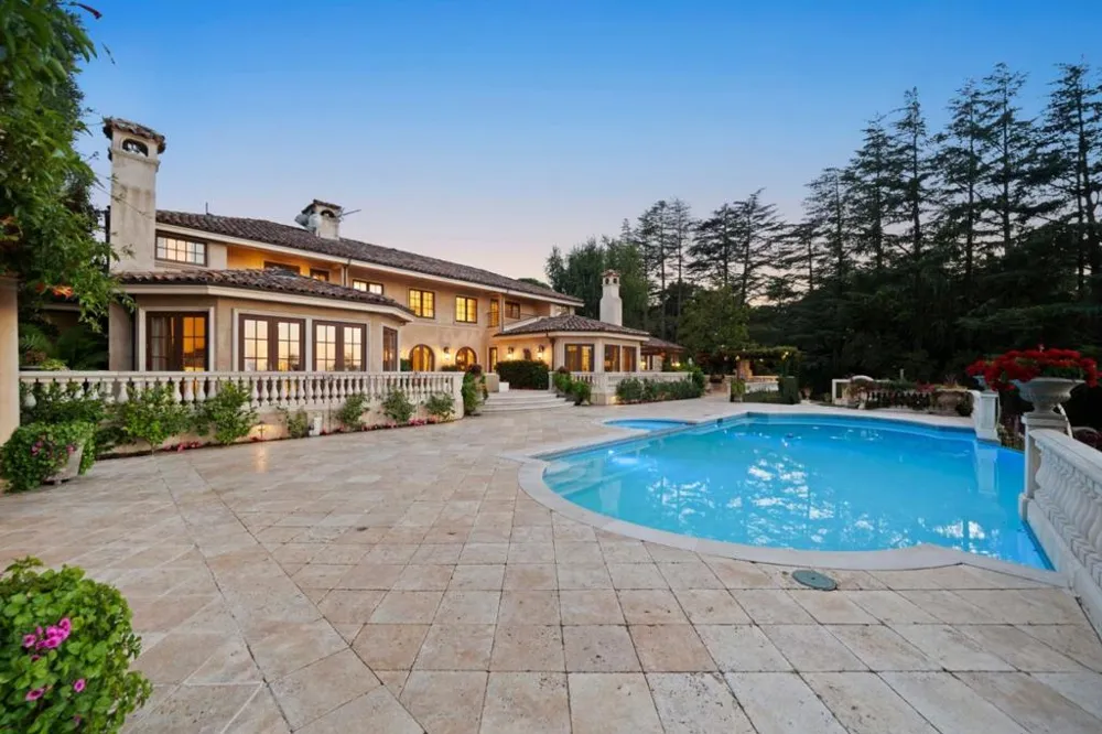 10285 Magdalena Road Los Altos Hills, CA 94024