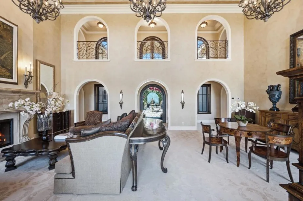 10285 Magdalena Road Los Altos Hills, CA 94024