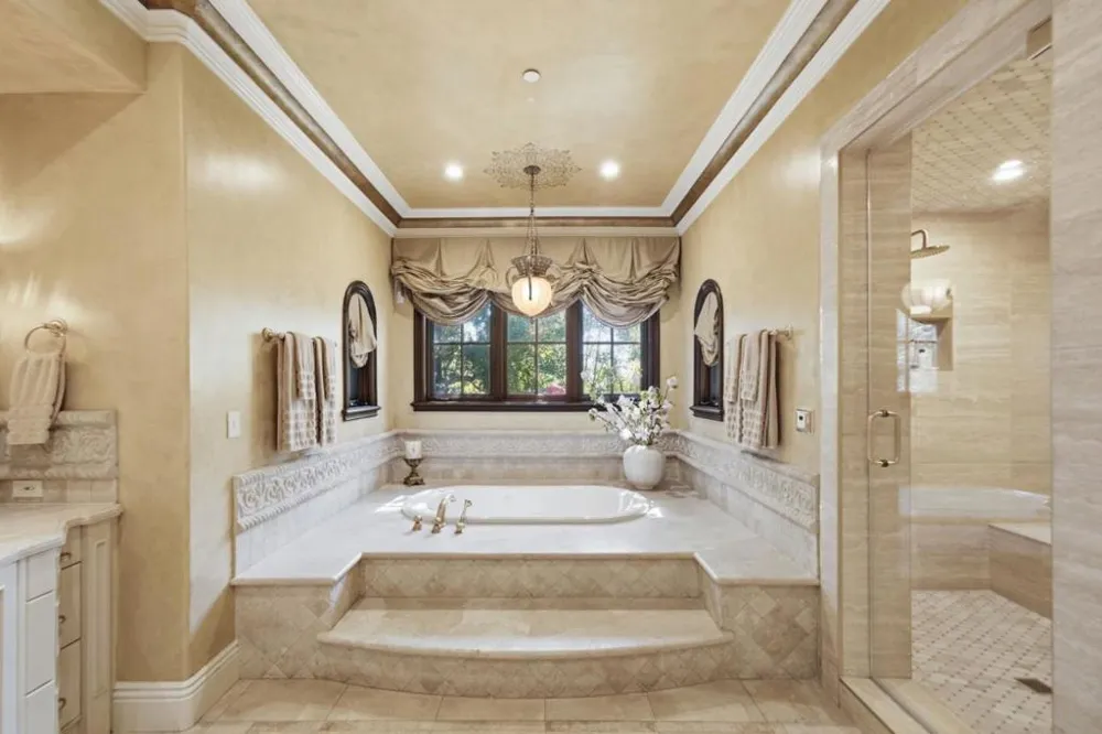 10285 Magdalena Road Los Altos Hills, CA 94024