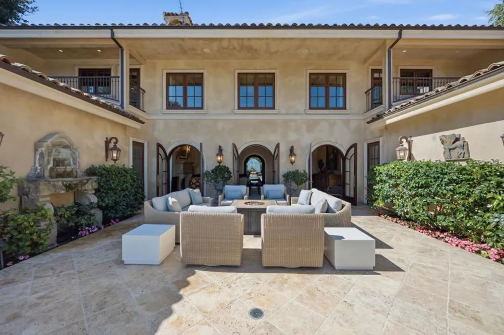 10285 Magdalena Road Los Altos Hills, CA 94024
