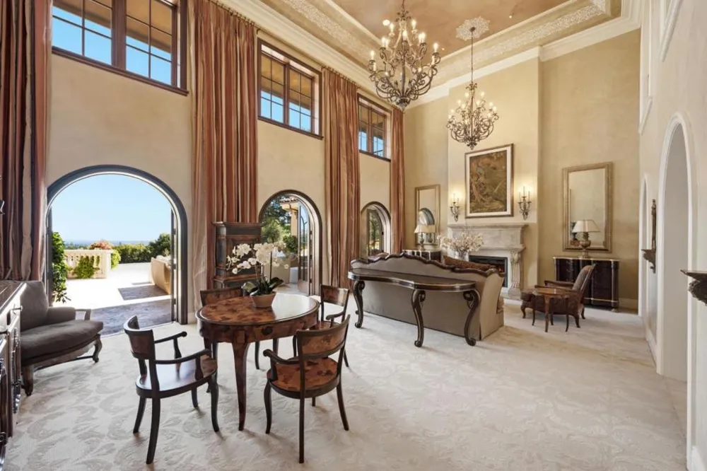 10285 Magdalena Road Los Altos Hills, CA 94024