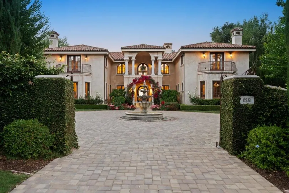 10285 Magdalena Road Los Altos Hills, CA 94024
