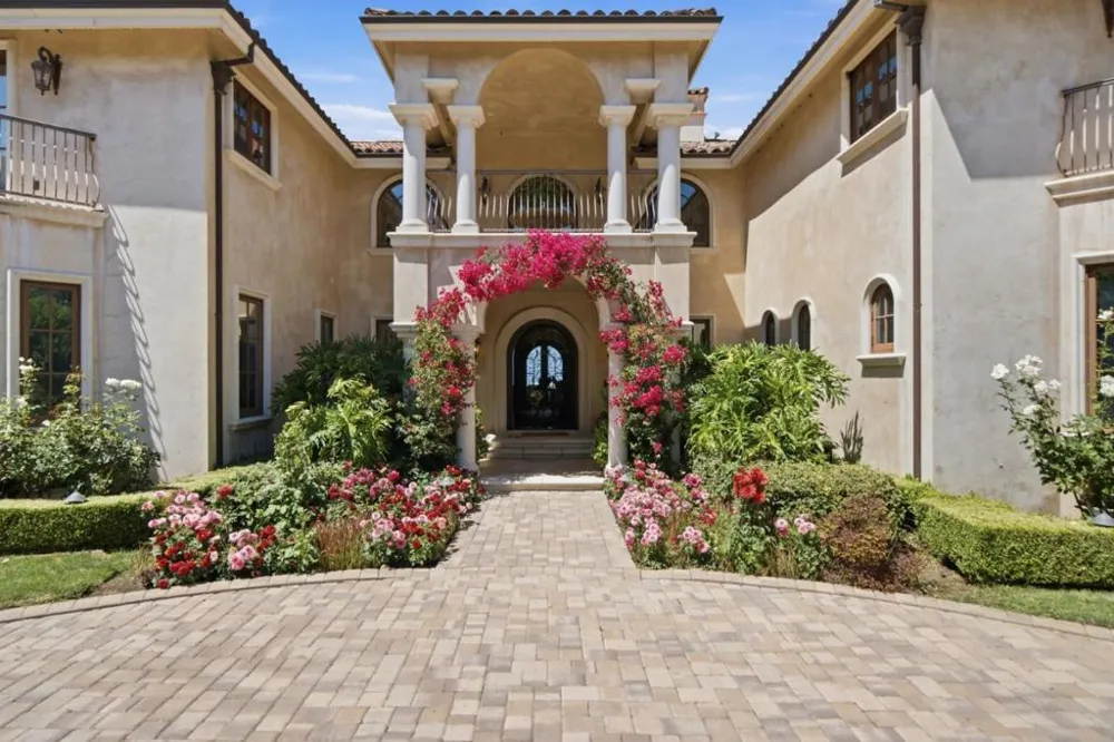 10285 Magdalena Road Los Altos Hills, CA 94024