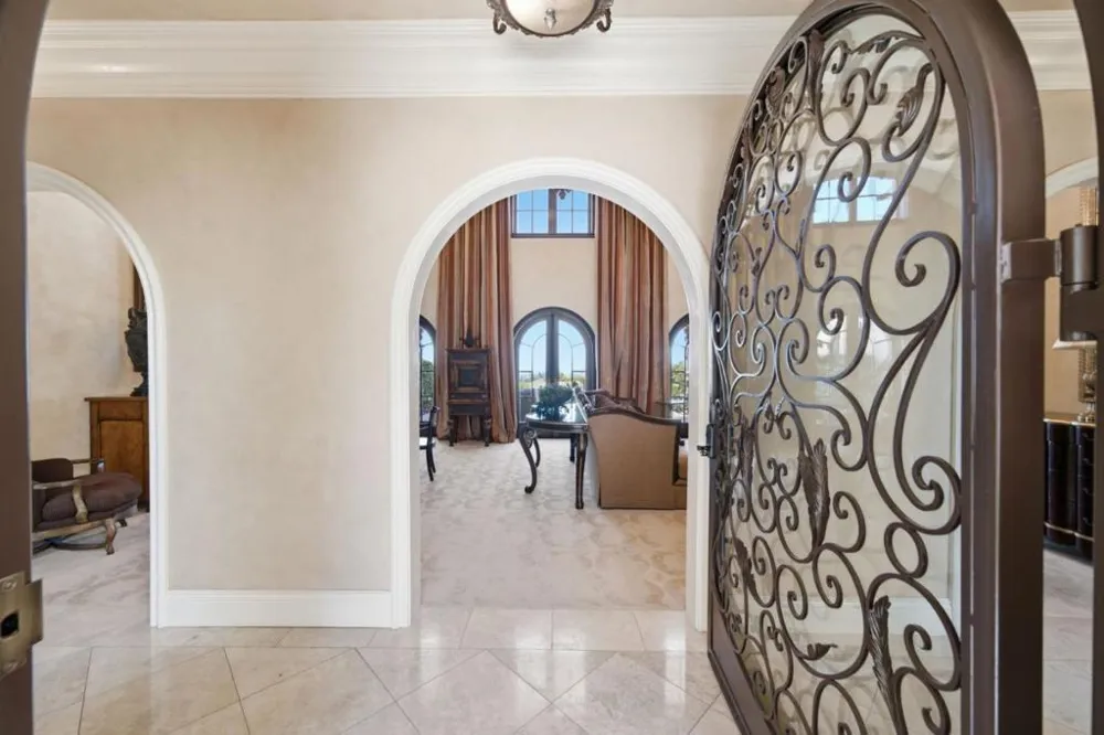 10285 Magdalena Road Los Altos Hills, CA 94024