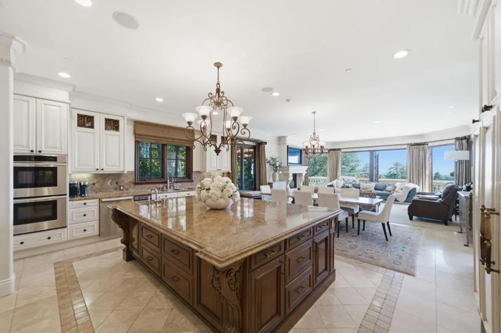 10285 Magdalena Road Los Altos Hills, CA 94024