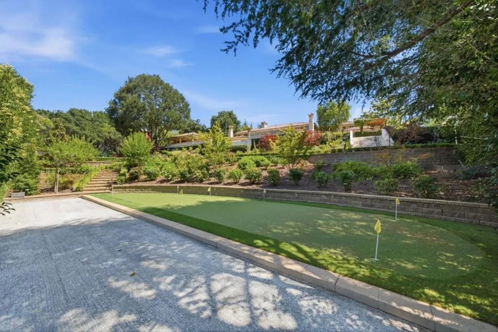 10285 Magdalena Road Los Altos Hills, CA 94024