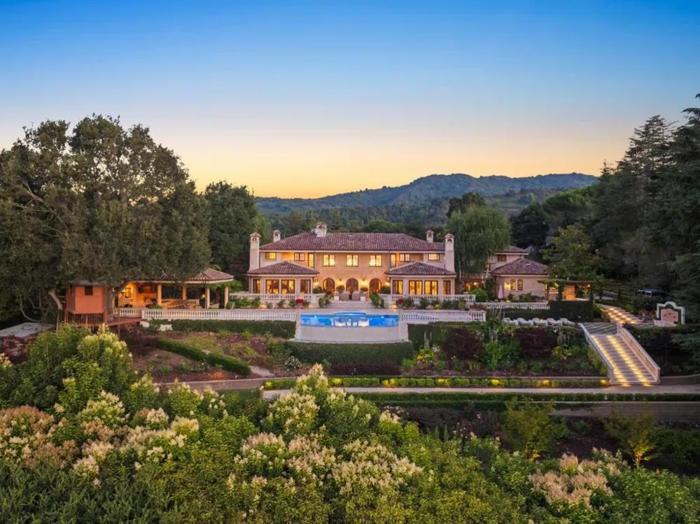 10285 Magdalena Road Los Altos Hills, CA 94024