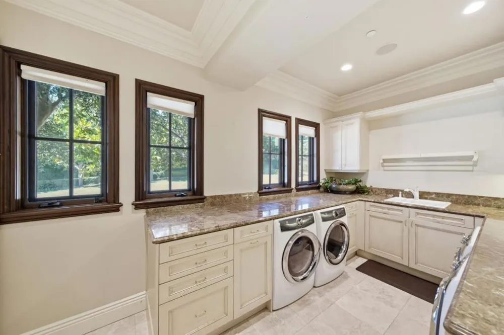 10285 Magdalena Road Los Altos Hills, CA 94024