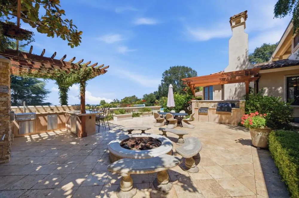 10285 Magdalena Road Los Altos Hills, CA 94024