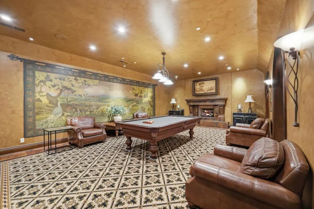 10285 Magdalena Road Los Altos Hills, CA 94024