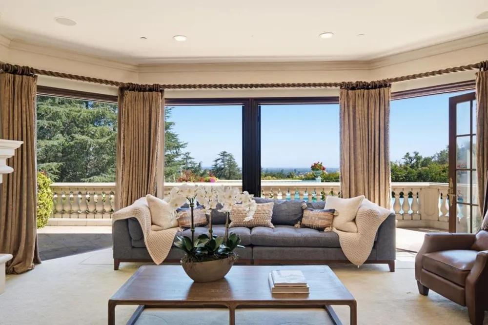 10285 Magdalena Road Los Altos Hills, CA 94024
