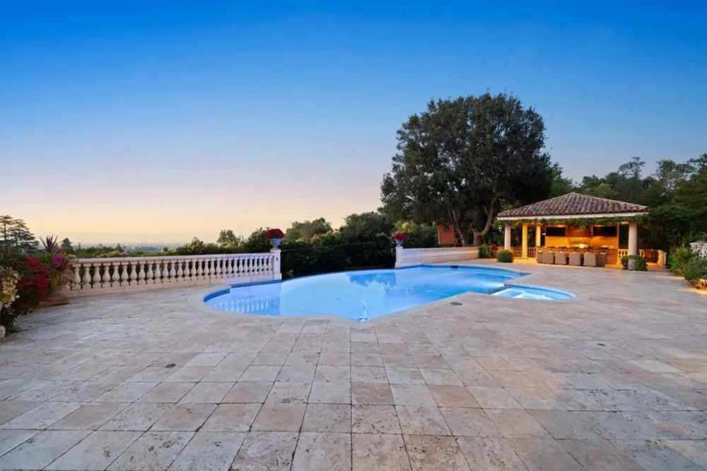 10285 Magdalena Road Los Altos Hills, CA 94024