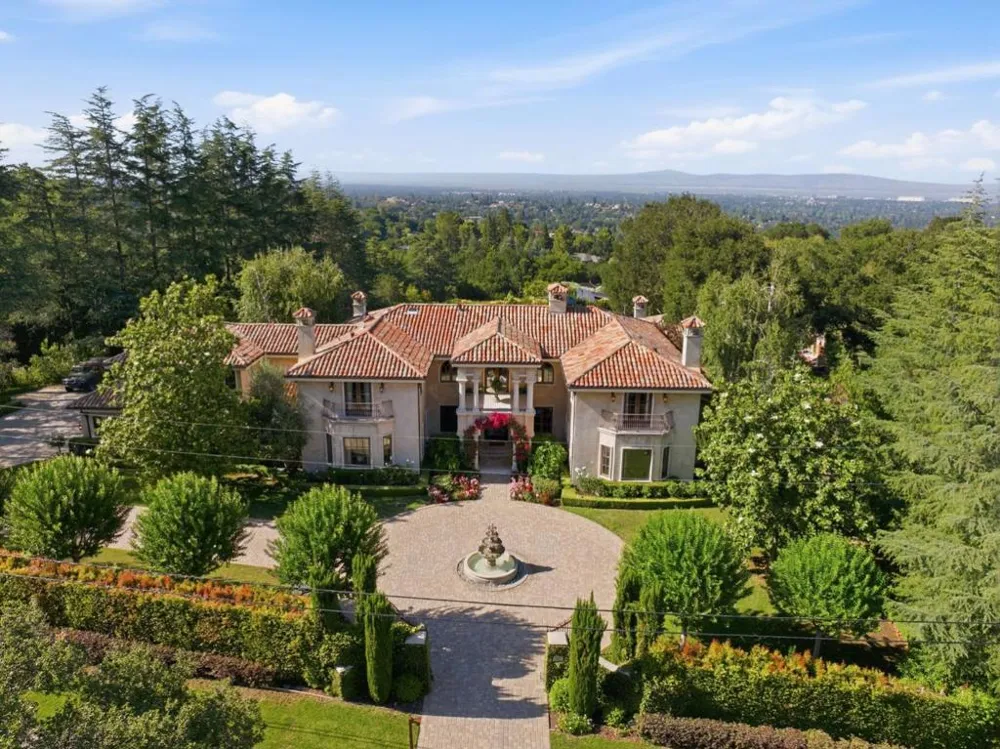 10285 Magdalena Road Los Altos Hills, CA 94024