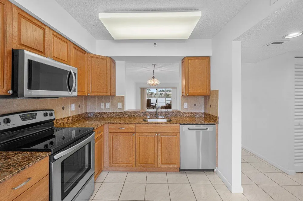 6112 Huntwick Terrace #102 Delray Beach, FL 33484
