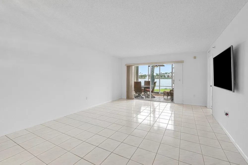 6112 Huntwick Terrace #102 Delray Beach, FL 33484