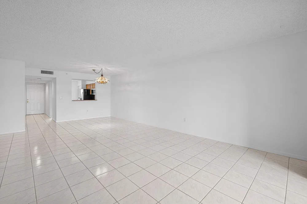 6112 Huntwick Terrace #102 Delray Beach, FL 33484