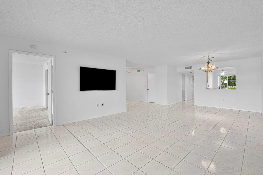 6112 Huntwick Terrace #102 Delray Beach, FL 33484
