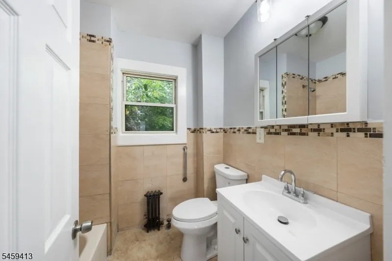 125 Pine Grove Ter Newark City, NJ 07106