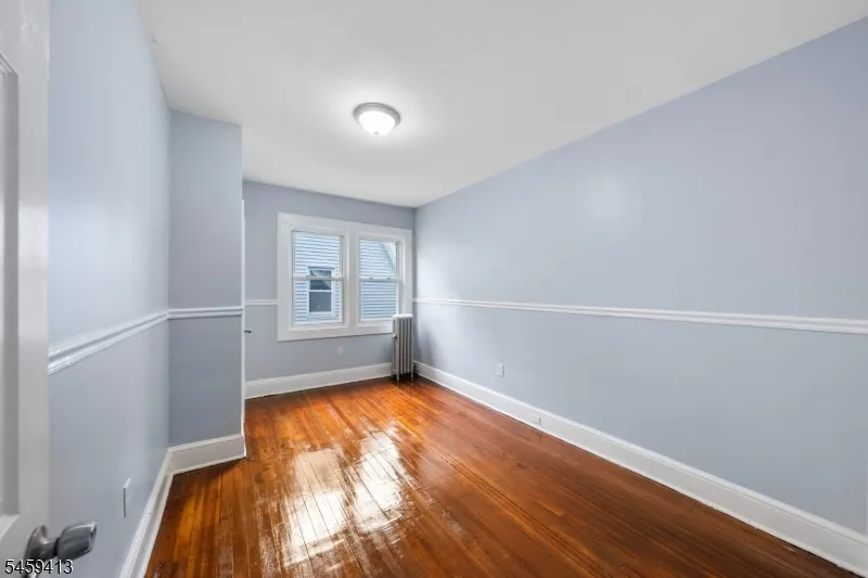 125 Pine Grove Ter Newark City, NJ 07106