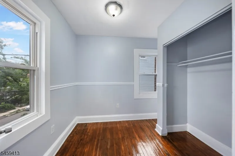 125 Pine Grove Ter Newark City, NJ 07106