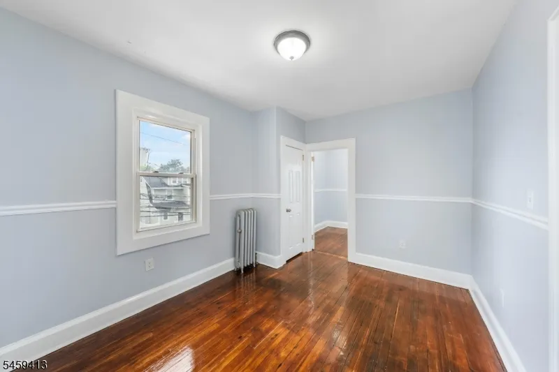 125 Pine Grove Ter Newark City, NJ 07106