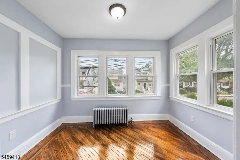 125 Pine Grove Ter Newark City, NJ 07106