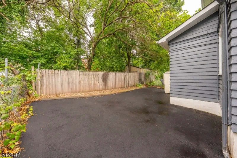125 Pine Grove Ter Newark City, NJ 07106