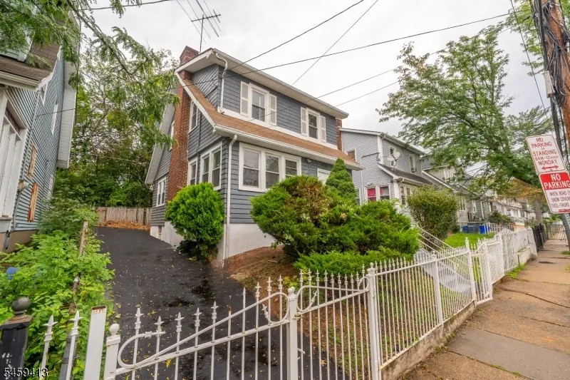 125 Pine Grove Ter Newark City, NJ 07106