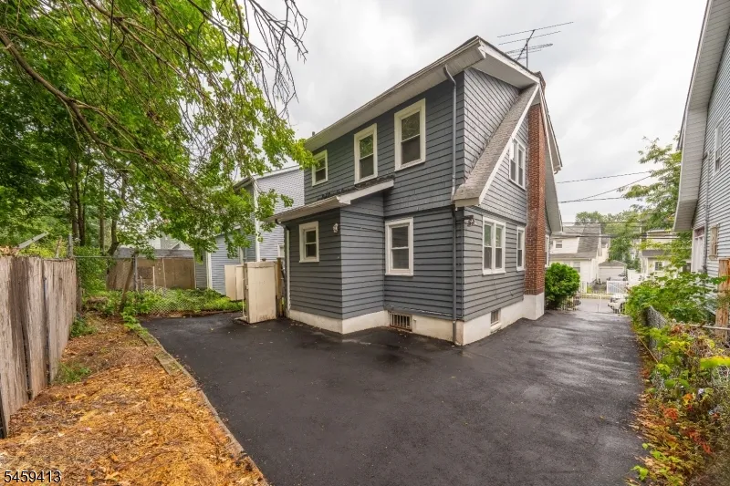 125 Pine Grove Ter Newark City, NJ 07106