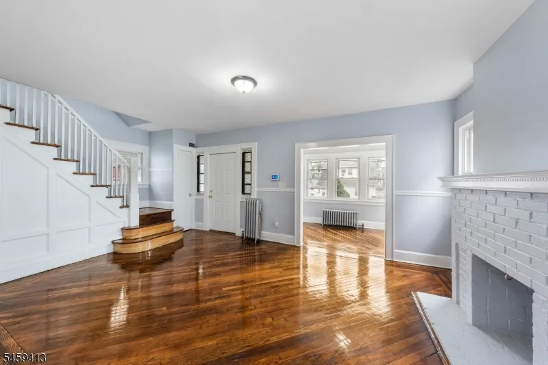 125 Pine Grove Ter Newark City, NJ 07106